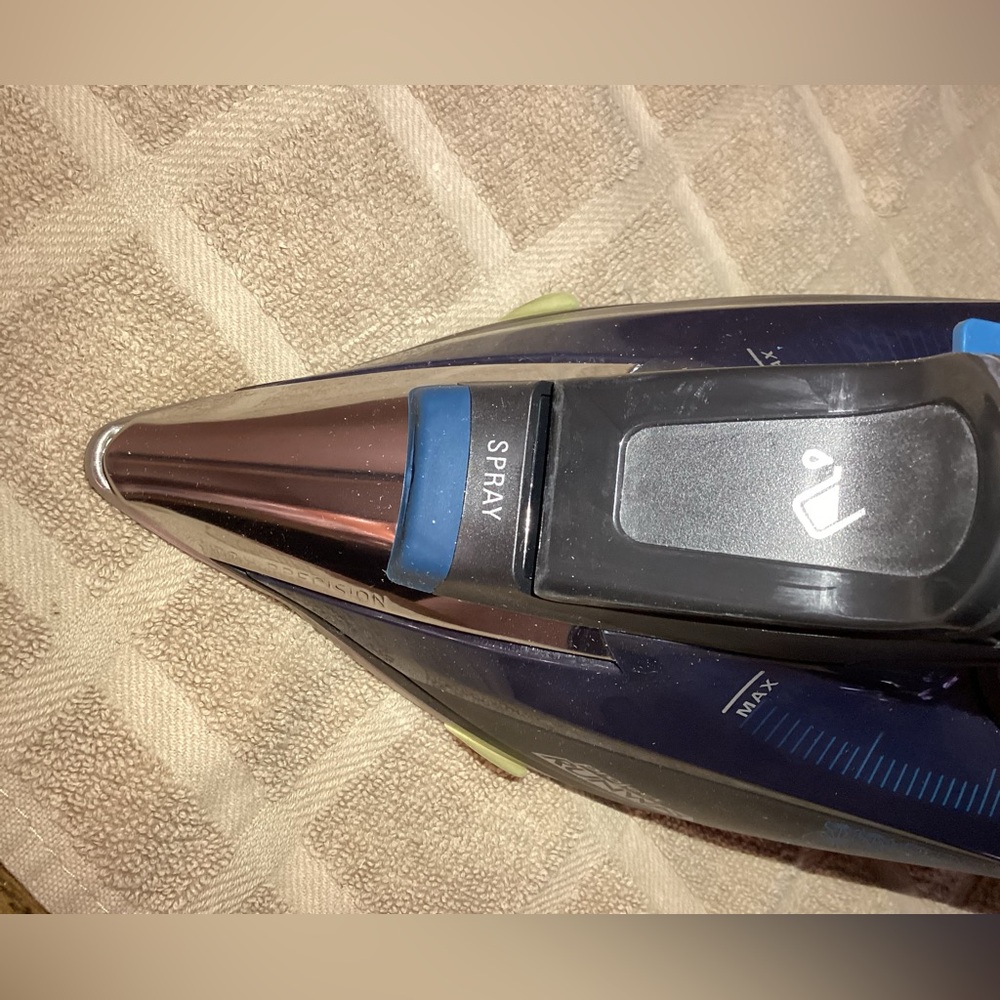 New Rowenta DW5051 Iron - Project Runway Edition - Picture 10 of 10